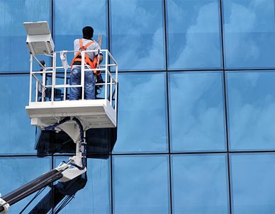 Cleaning High Glass Windows