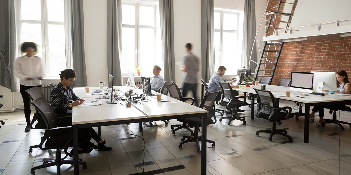 Office renovation company Dubai managing a phased office renovation project